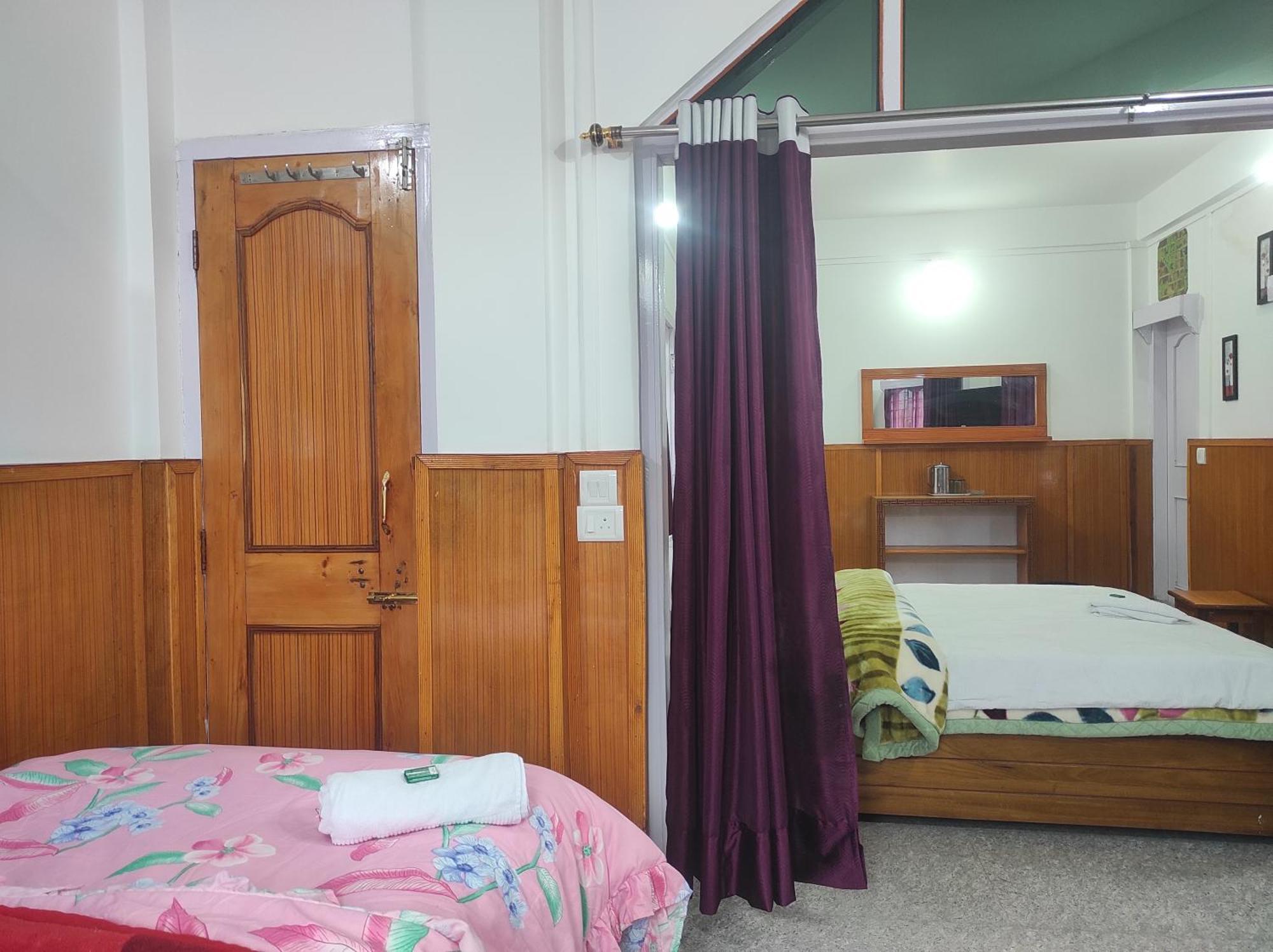 Hotel Tawang Regency Exterior photo