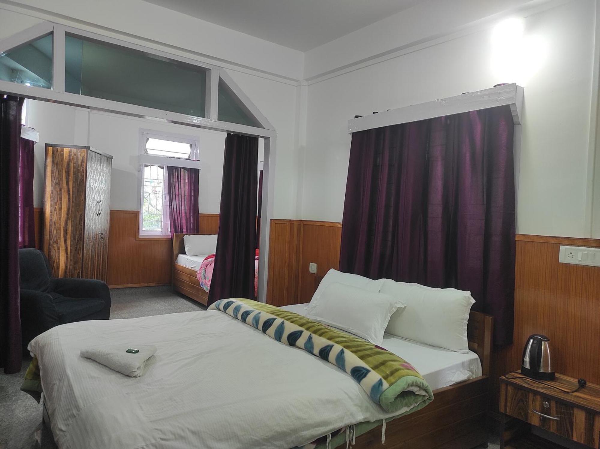 Hotel Tawang Regency Exterior photo